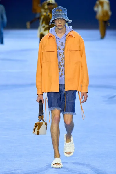 Look 39